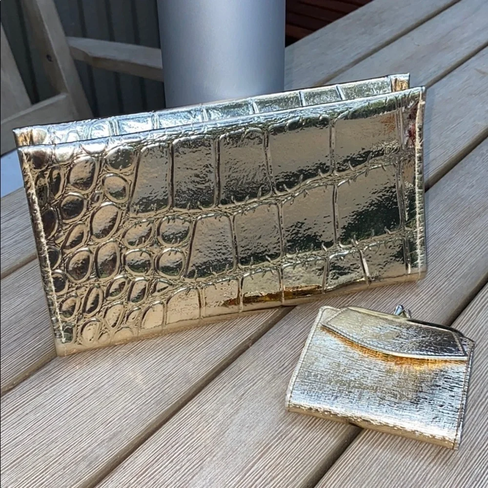 Vintage Metallic Gold Croc Embossed Bag w/wallet